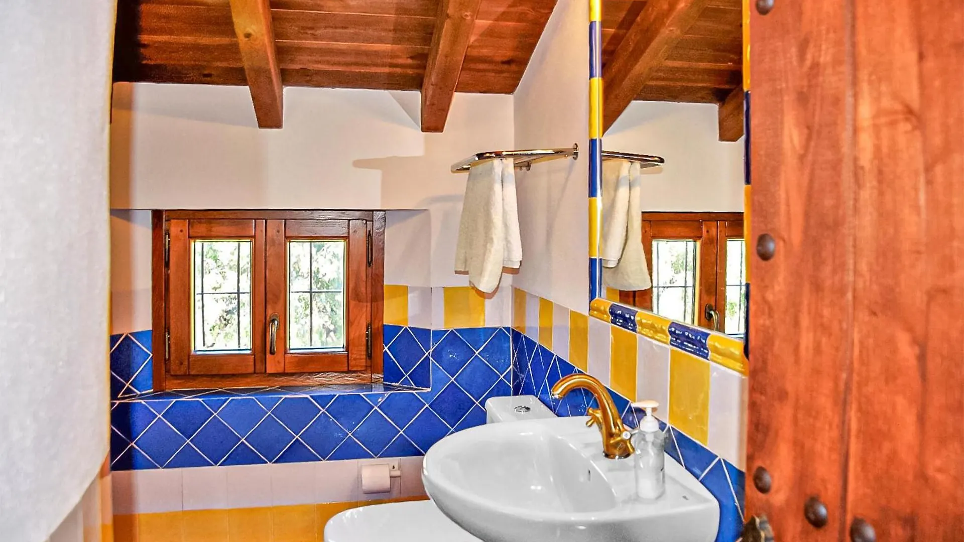 Holiday home Lovely Home In Cortes De La Frontera With Kitchen